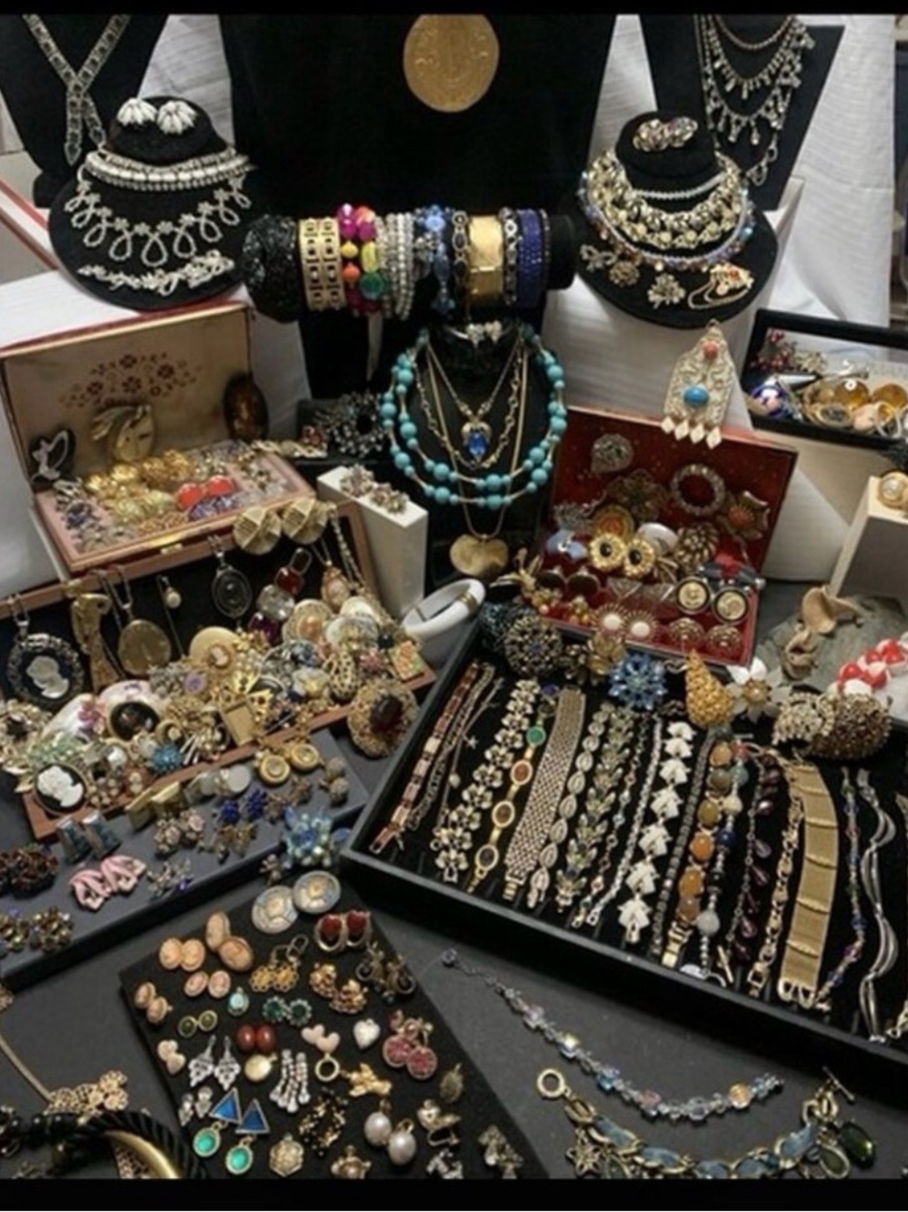 1 LB Curated Jewelry Lot | Personalized Style Vibe | Boutique Treasure Box - Picture 4 of 15